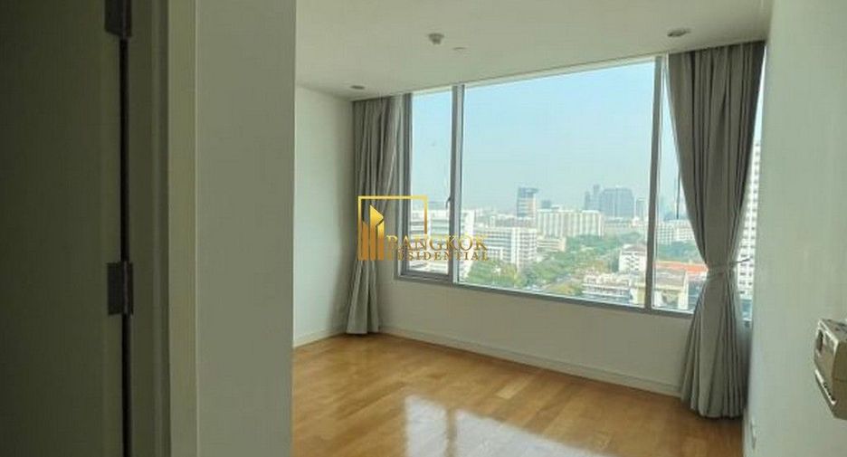 For rent 4 ベッドルーム condo in Bang Rak, Bangkok