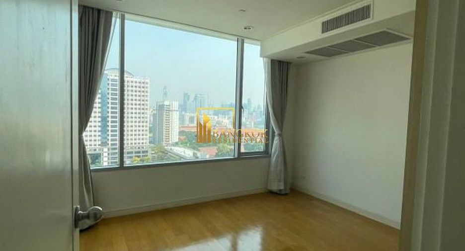 For rent 4 ベッドルーム condo in Bang Rak, Bangkok