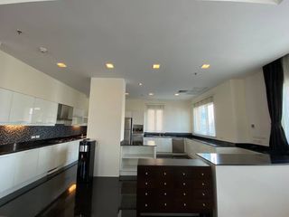 For rent 4 bed serviced apartment in Watthana, Bangkok