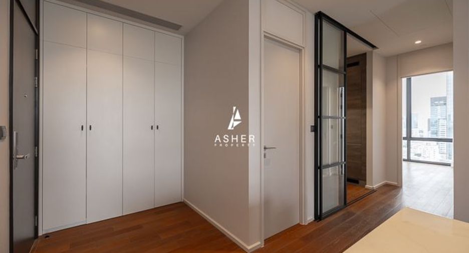 For rent 2 bedrooms condo in Pathum Wan, Bangkok