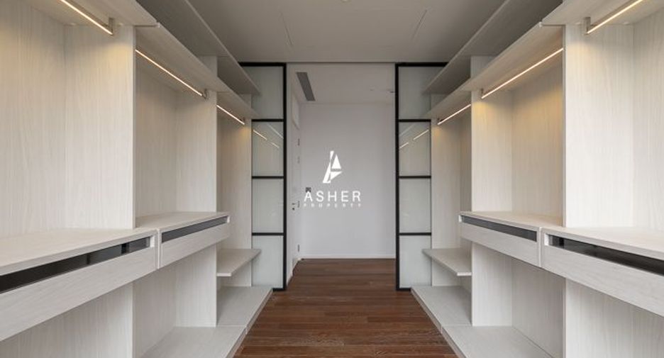 For rent 2 bedrooms condo in Pathum Wan, Bangkok