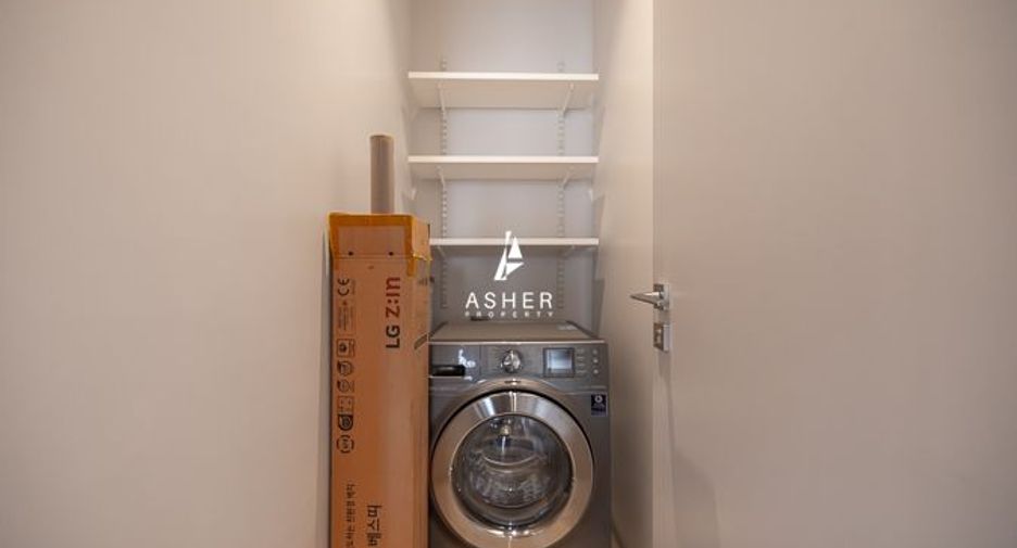 For rent 2 bedrooms condo in Pathum Wan, Bangkok