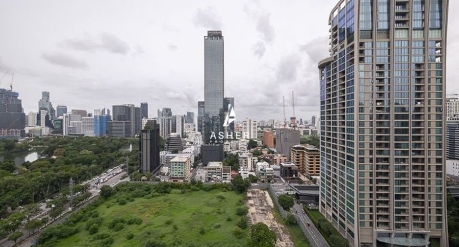 For rent 2 bedrooms condo in Pathum Wan, Bangkok