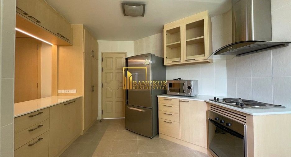 Apartamento en alquiler de 3 habitaciones en Khlong Toei, Bangkok