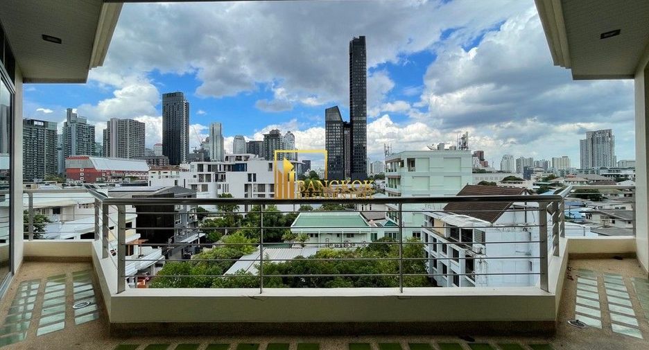 Apartamento en alquiler de 3 habitaciones en Khlong Toei, Bangkok
