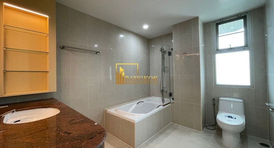 Apartamento en alquiler de 3 habitaciones en Khlong Toei, Bangkok