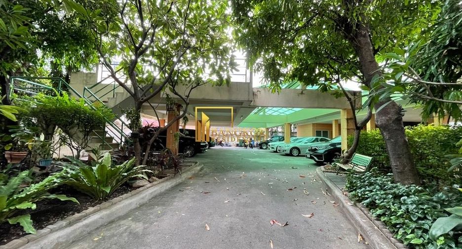 Apartamento en alquiler de 3 habitaciones en Khlong Toei, Bangkok