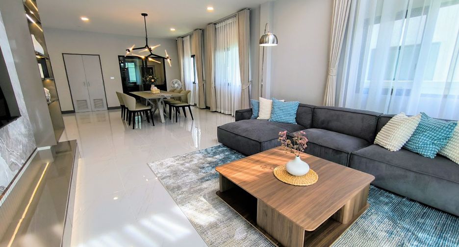 Casa en alquiler de 4 habitaciones en Bang Phli, Samut Prakan