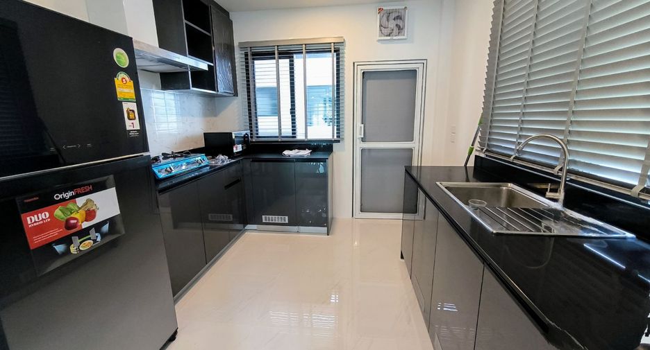 Casa en alquiler de 4 habitaciones en Bang Phli, Samut Prakan