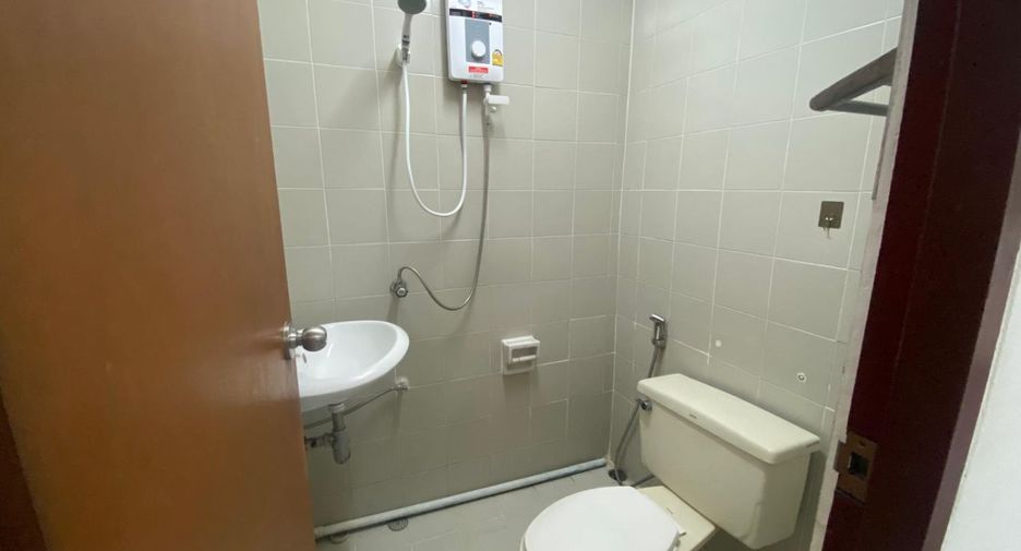 ให้เช่า 3 ห้องนอน เซอร์วิสอพาร์ตเมนต์ ใน คลองเตย, กรุงเทพฯ
