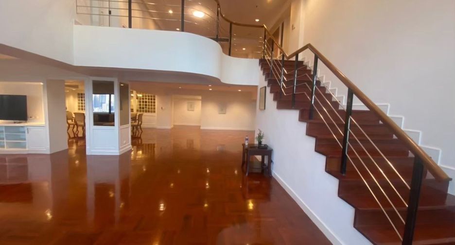 For rent 4 bedrooms condo in Watthana, Bangkok