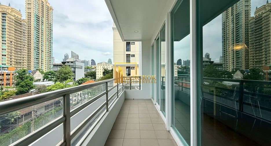 For rent 2 bedrooms apartment in Watthana, Bangkok
