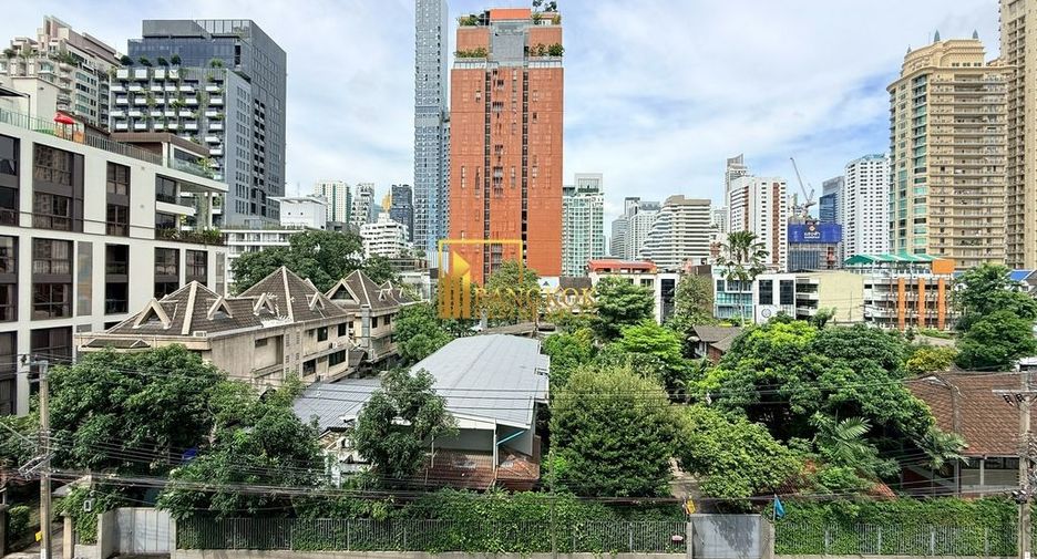 For rent 2 bedrooms apartment in Watthana, Bangkok