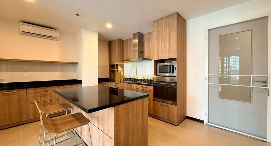 For rent 2 bedrooms apartment in Watthana, Bangkok