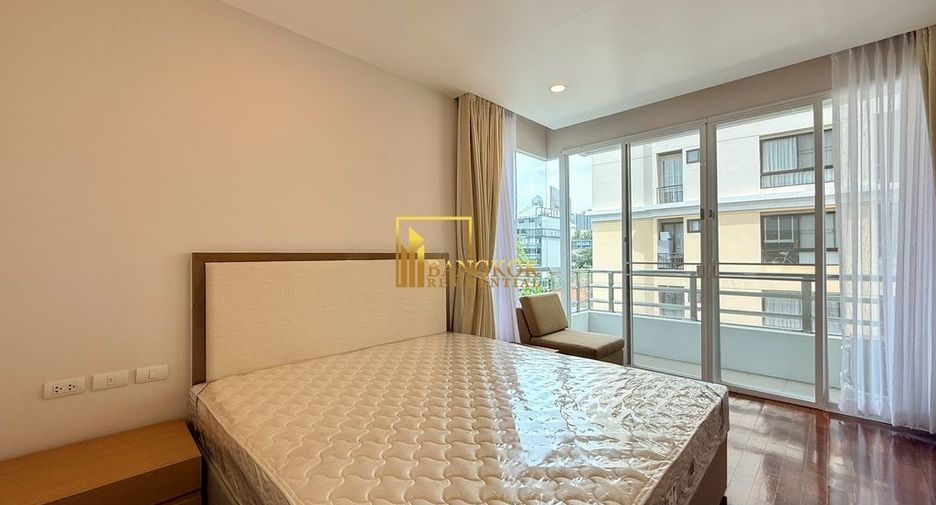 For rent 2 bedrooms apartment in Watthana, Bangkok