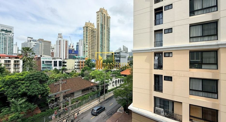 For rent 2 bedrooms apartment in Watthana, Bangkok