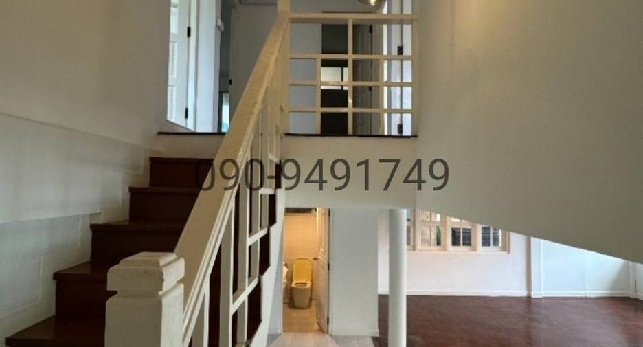 For sale 5 bedrooms house in Saphan Sung, Bangkok