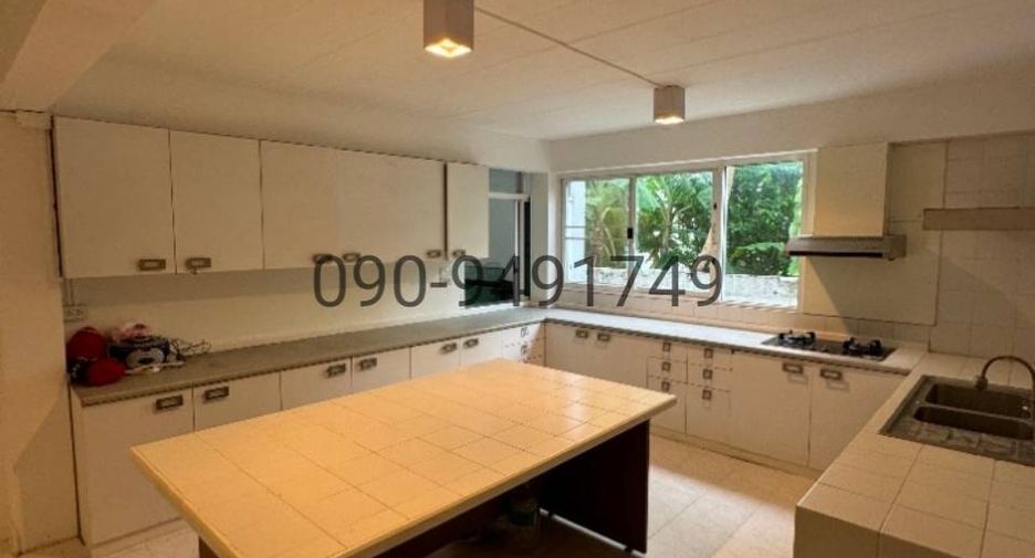 For sale 5 bedrooms house in Saphan Sung, Bangkok