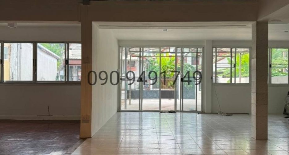 For sale 5 bedrooms house in Saphan Sung, Bangkok