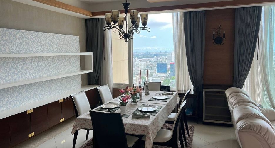 For rent 3 bedrooms condo in Sathon, Bangkok