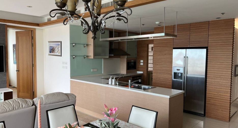 For rent 3 bedrooms condo in Sathon, Bangkok