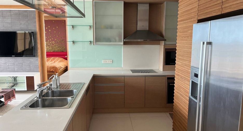 For rent 3 bedrooms condo in Sathon, Bangkok
