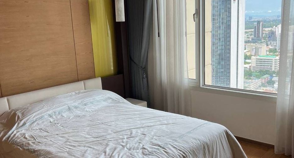 For rent 3 bedrooms condo in Sathon, Bangkok