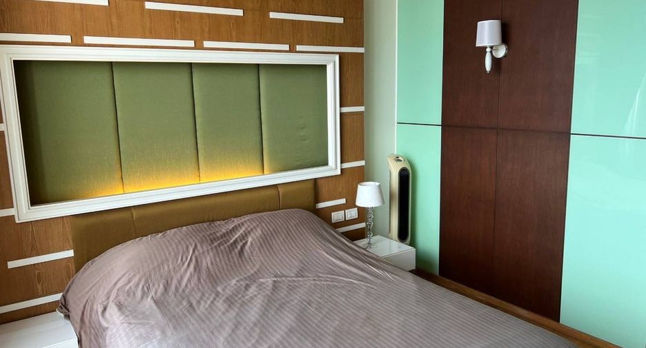 For rent 3 bedrooms condo in Sathon, Bangkok