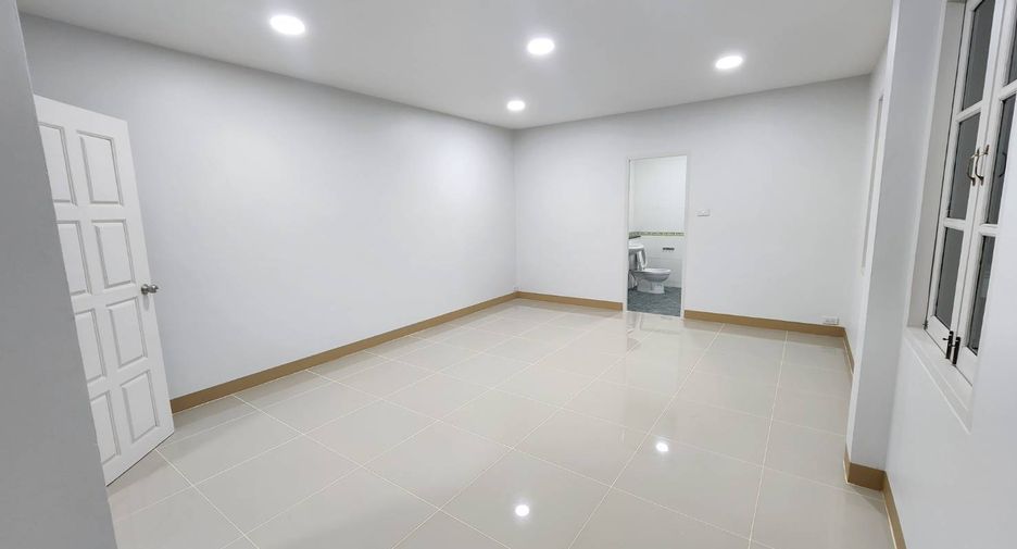 For rent 4 bedrooms house in Mueang Chiang Mai, Chiang Mai