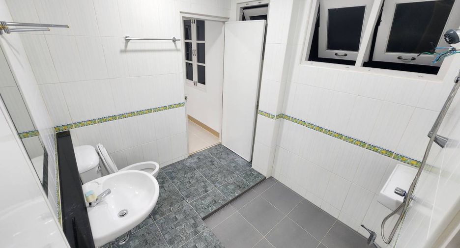 For rent 4 bedrooms house in Mueang Chiang Mai, Chiang Mai