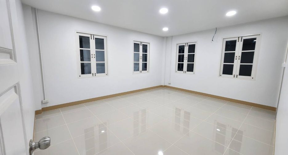 For rent 4 bedrooms house in Mueang Chiang Mai, Chiang Mai