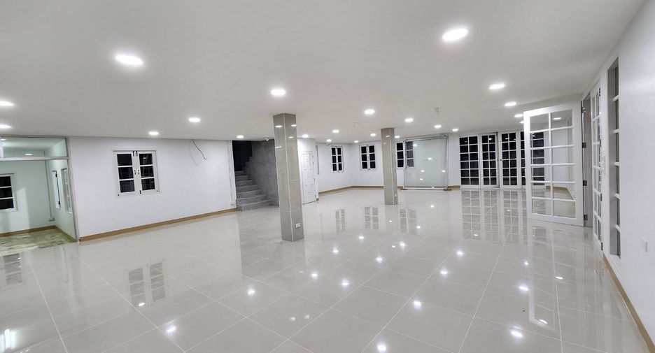 For rent 4 bedrooms house in Mueang Chiang Mai, Chiang Mai