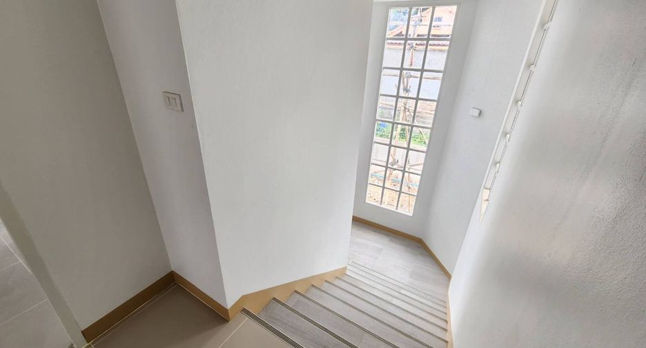 For rent 4 bedrooms house in Mueang Chiang Mai, Chiang Mai