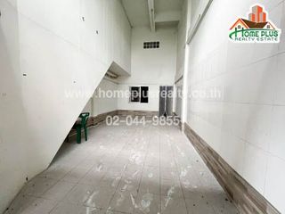 For sale 4 bed retail Space in Mueang Samut Prakan, Samut Prakan