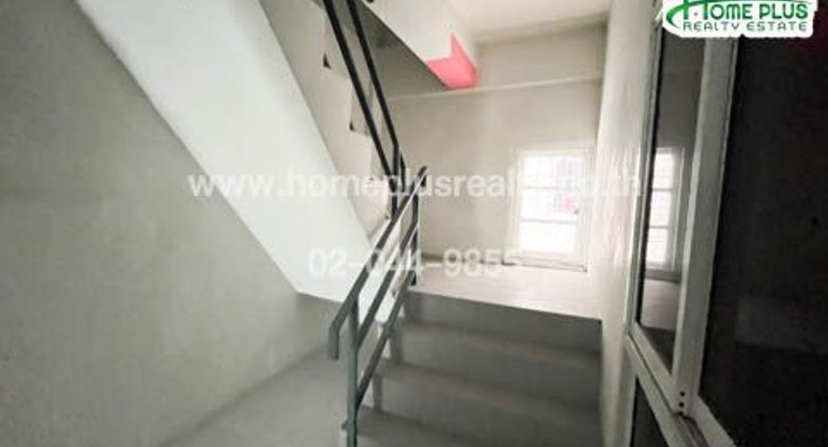 For sale 4 bedrooms retail Space in Mueang Samut Prakan, Samut Prakan