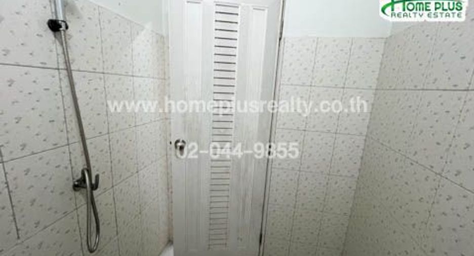 For sale 4 bedrooms retail Space in Mueang Samut Prakan, Samut Prakan