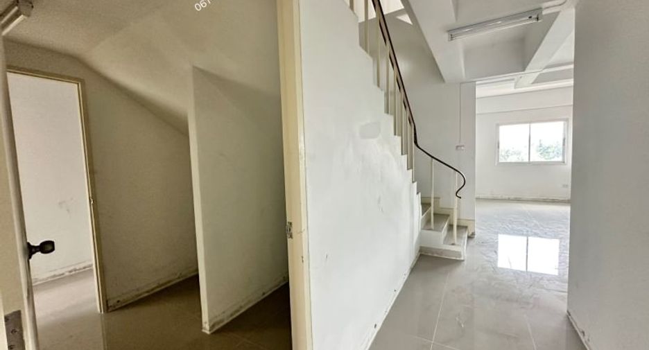 For rent and for sale 12 bedrooms retail Space in Si Racha, Chonburi