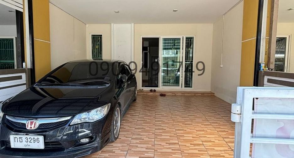 出售 4 卧室 联排别墅 在 Saphan Sung, 曼谷