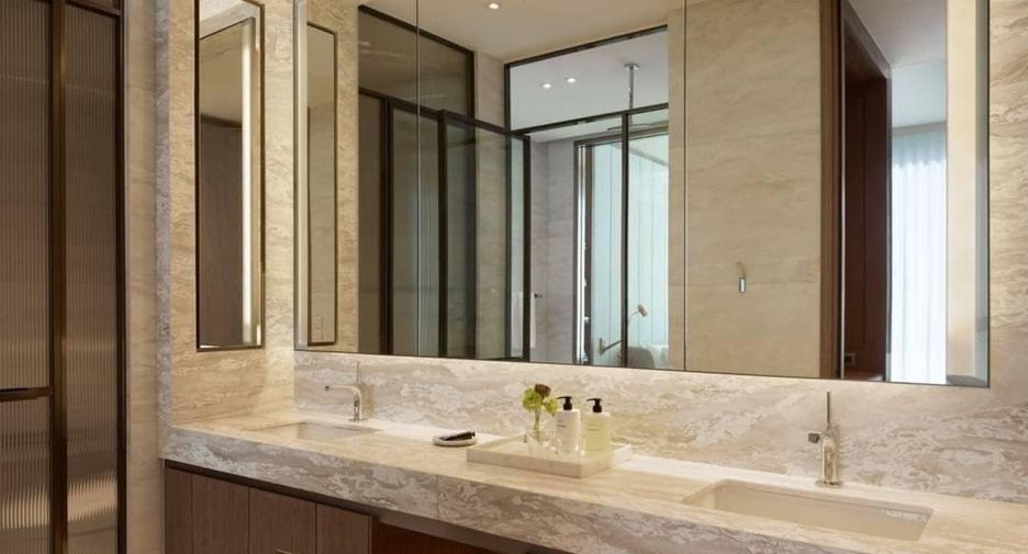 For sale 2 Beds condo in Pathum Wan, Bangkok