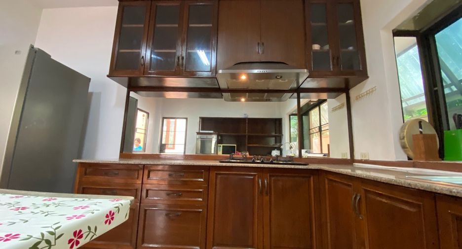 Casa en alquiler y en venta de 5 habitaciones en Doi Saket, Chiang Mai