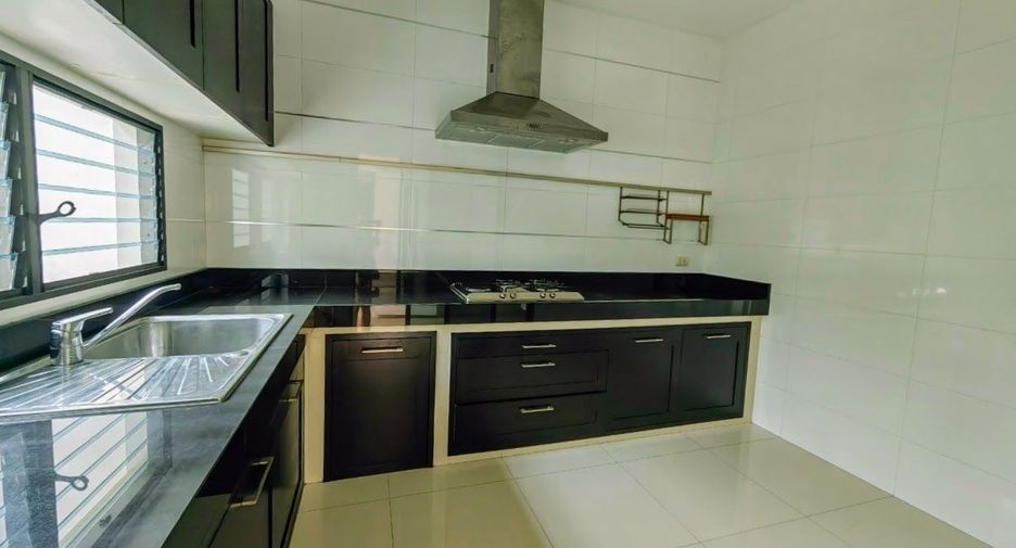 For sale 4 bed house in Mueang Nonthaburi, Nonthaburi