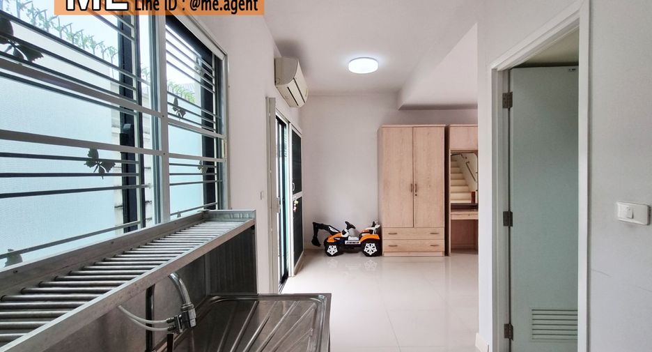 À vendre 2 chambres maison de ville à Suan Luang, Bangkok