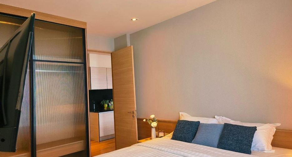For rent 2 bedrooms condo in Khlong Toei, Bangkok