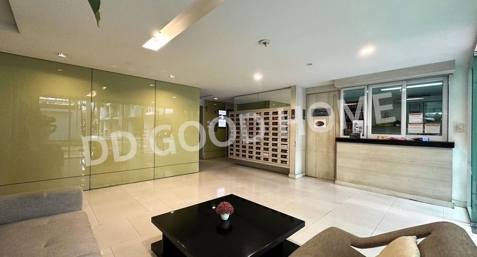 For sale 1 bed condo in Phra Khanong, Bangkok