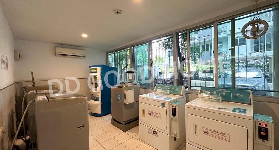 For sale 1 bed condo in Phra Khanong, Bangkok