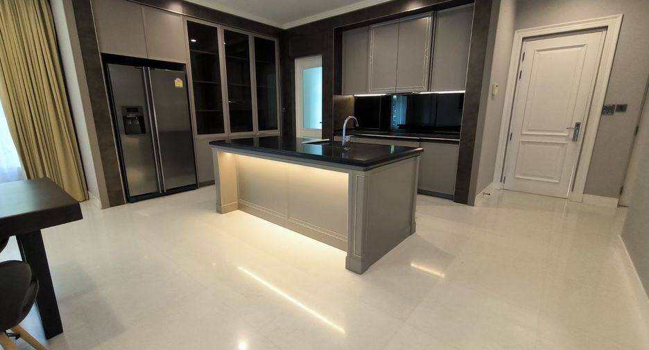 Casa en alquiler y en venta de 4 habitaciones en Bang Phli, Samut Prakan