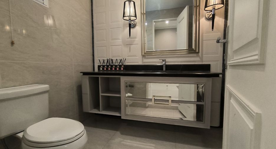Casa en alquiler y en venta de 4 habitaciones en Bang Phli, Samut Prakan