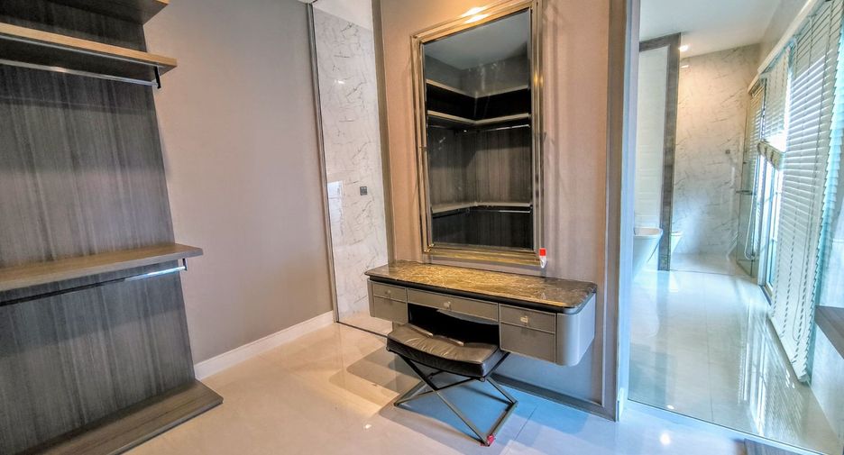 Casa en alquiler y en venta de 4 habitaciones en Bang Phli, Samut Prakan