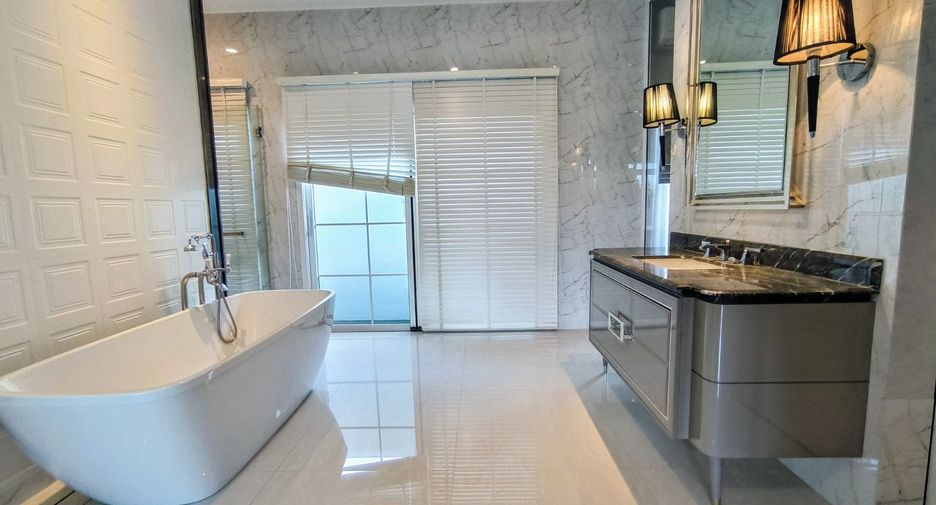 Casa en alquiler y en venta de 4 habitaciones en Bang Phli, Samut Prakan