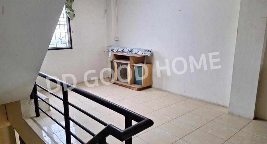 Gewerbefläche zur Miete und zum Kauf mit 2 Zimmer in Mueang Samut Prakan, Samut Prakan